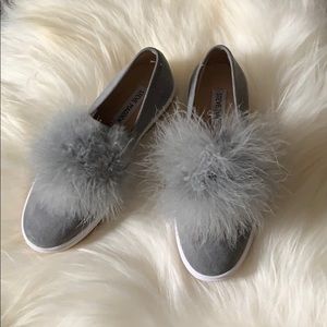 NEW Steve Madden Emily Suede Pom Sneaker
